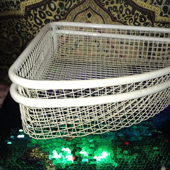 x2BASKETS(Corner white metal mesh STORAGE BASKETS)